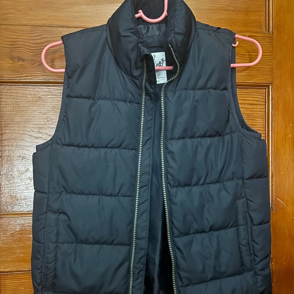 GAP Kids Black Puffer Vest Size M Water Resistant